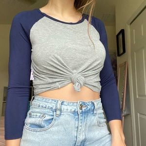 American Eagle long sleeve grey navy shirt small